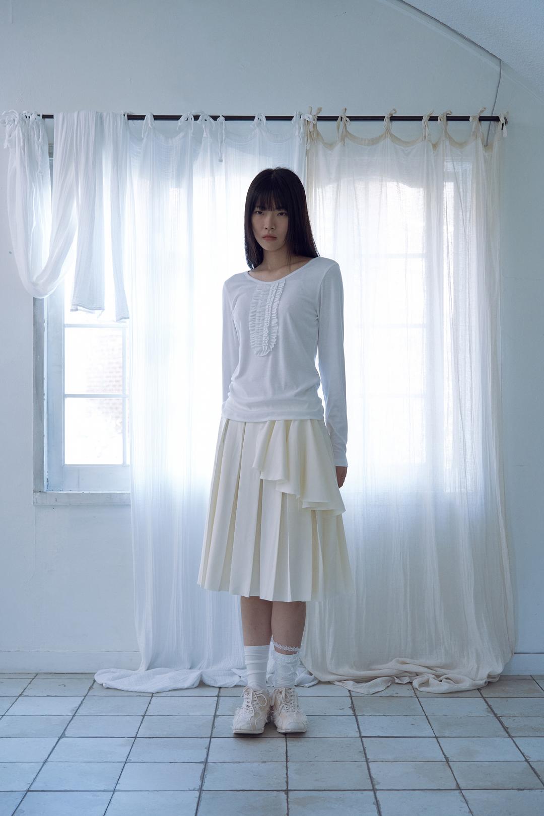 cream u-neck long sleeve_white