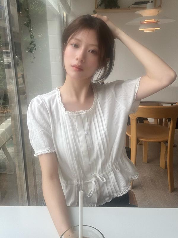 슬로우앤드 [🔥문의폭주템] only. 들꽃 잔펀칭 티블라우스 - 2 color