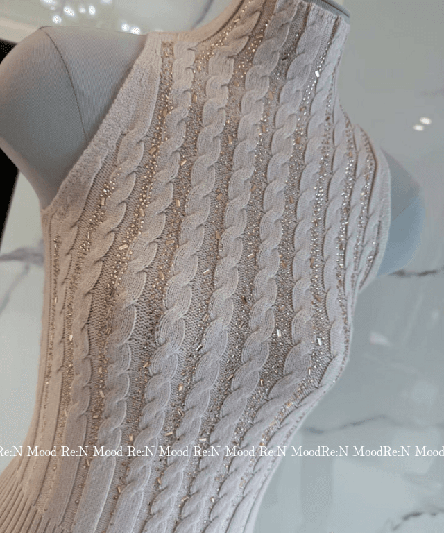 리앤무드 블링💫수입 큐빅 꽈배기 반하이넥 슬리브리스 니트 나시