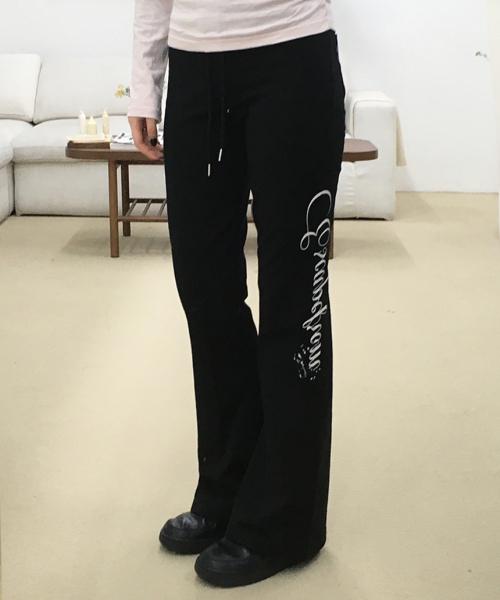 캘리 레터링 프린트 부츠컷 스웻팬츠 블랙
