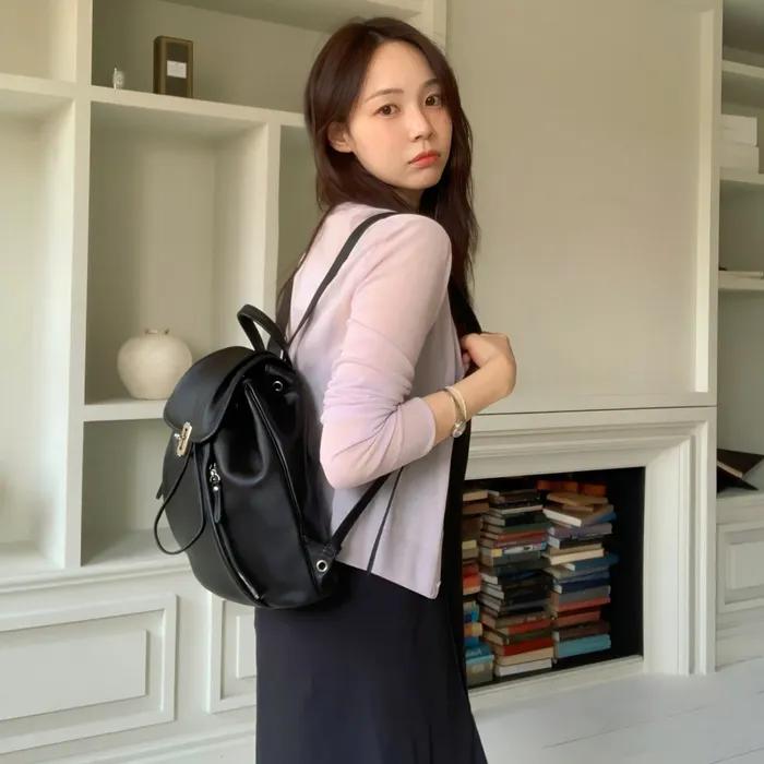 Hey Pin Tuck Leather Backpack M (헤이 핀턱 레더 백팩 미듐) Black