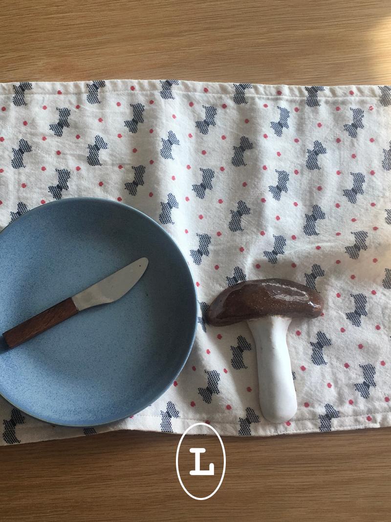 강아지와 도트 키친크로스