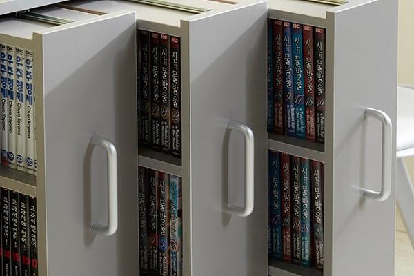 [12%쿠폰]컬렉터 낮은형 3단 슬라이딩 만화책장 (좌/우형 선택)