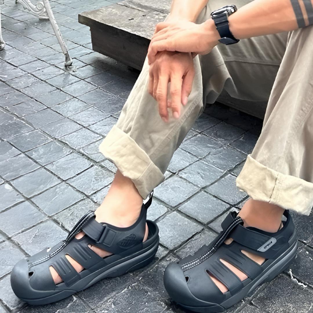 크록스 샌들 유콘 피셔 맨샌들 블랙 에스프레소 209875