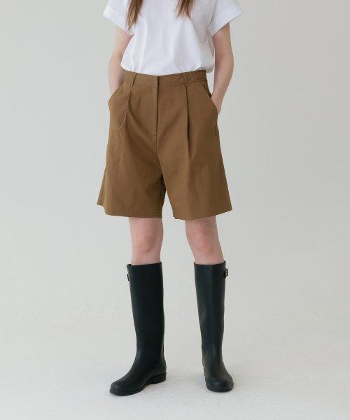 Bermuda pants (brown)