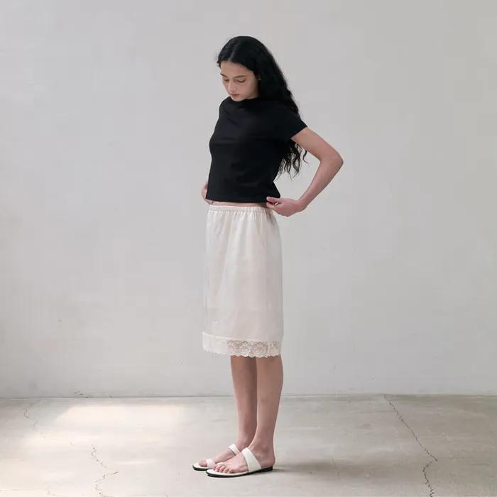 SILKY LACE SKIRT / CREAM