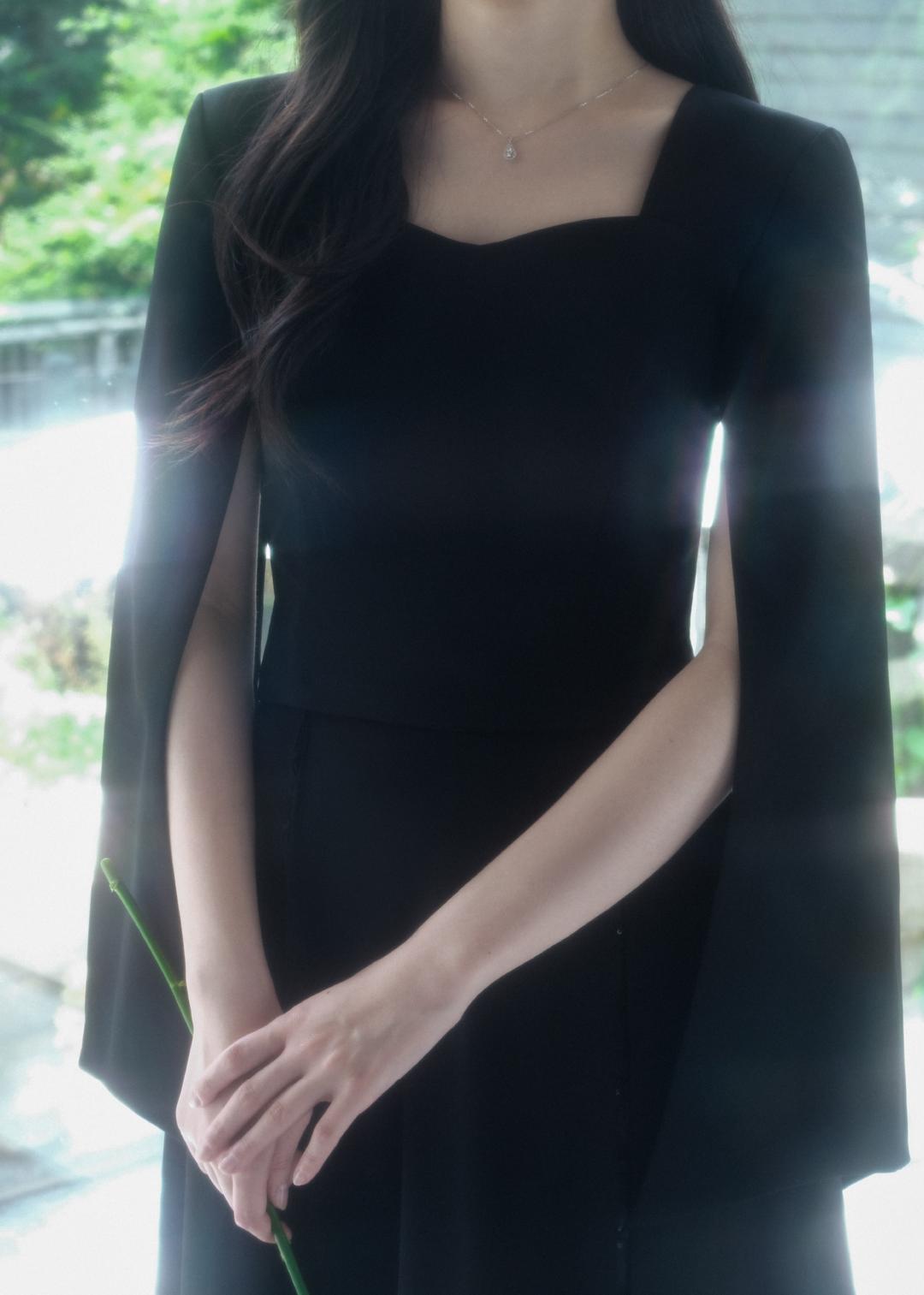 가이아 케이프 블라우스