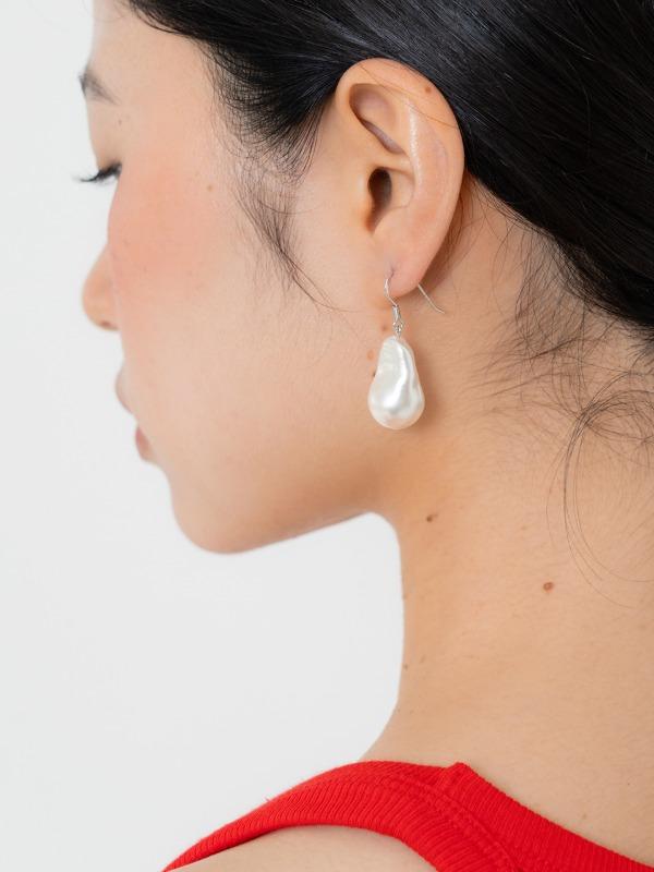 baroque pearl drop earring