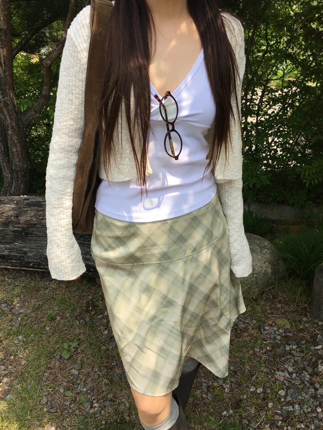 mou v neck sleeveless