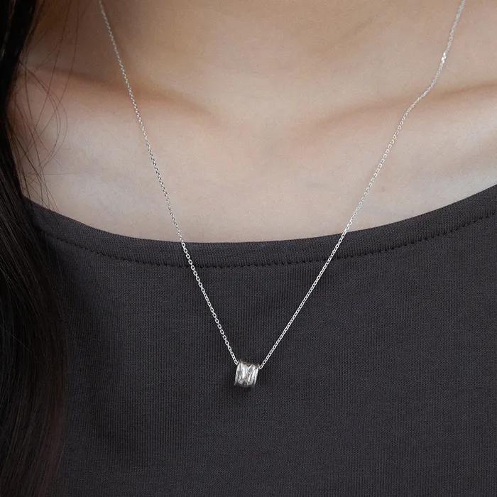 Row necklace