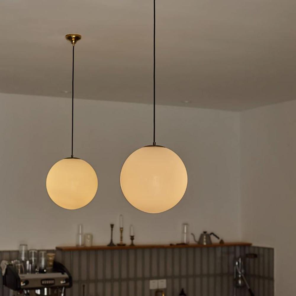 깔끔한 황동 유리 원형 샹들리에 카페 식탁 인테리어 천장조명