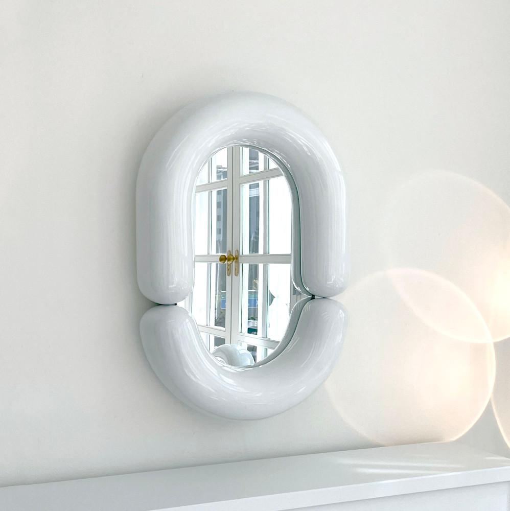 엘몬트 무스타슈 조디악 거울 미러 라운딩 오버프레임 볼륨 욕실 인테리어