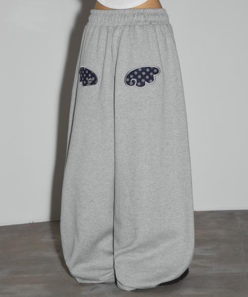 엔젤 아플리케 커브드 스웨트 팬츠[그레이]
