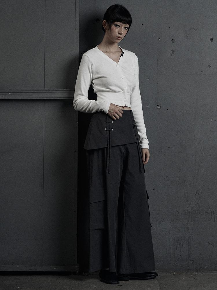 [mnem] strap cargo skirt pants (charcoal)