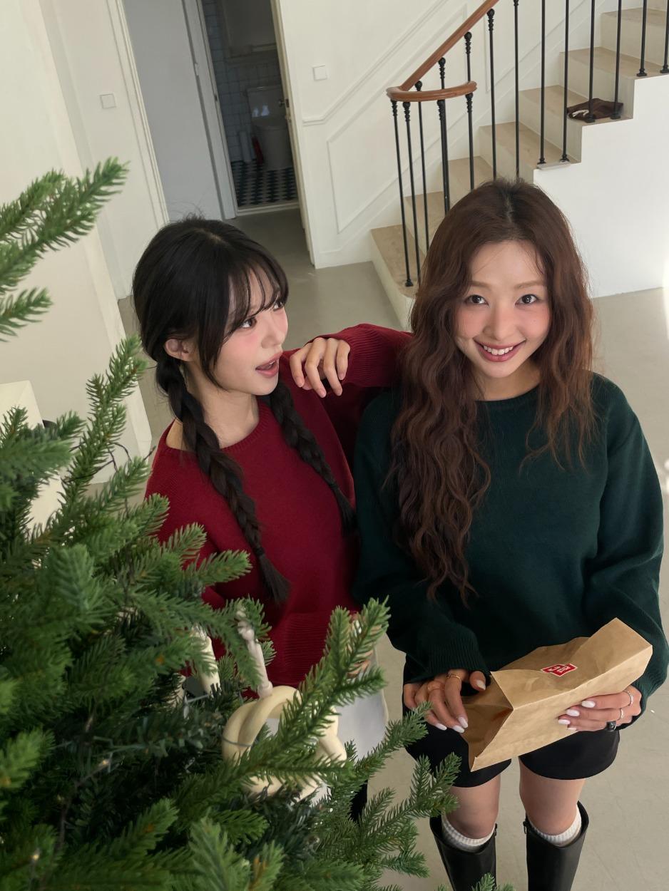 멜로우어썸 [MADE] 마들렌 라운드 베이직 여리핏 긴팔 니트