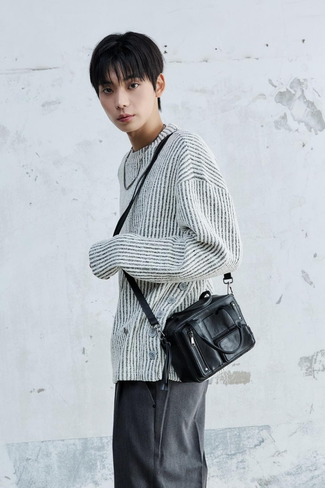 MULTI POCKET MINI BAG