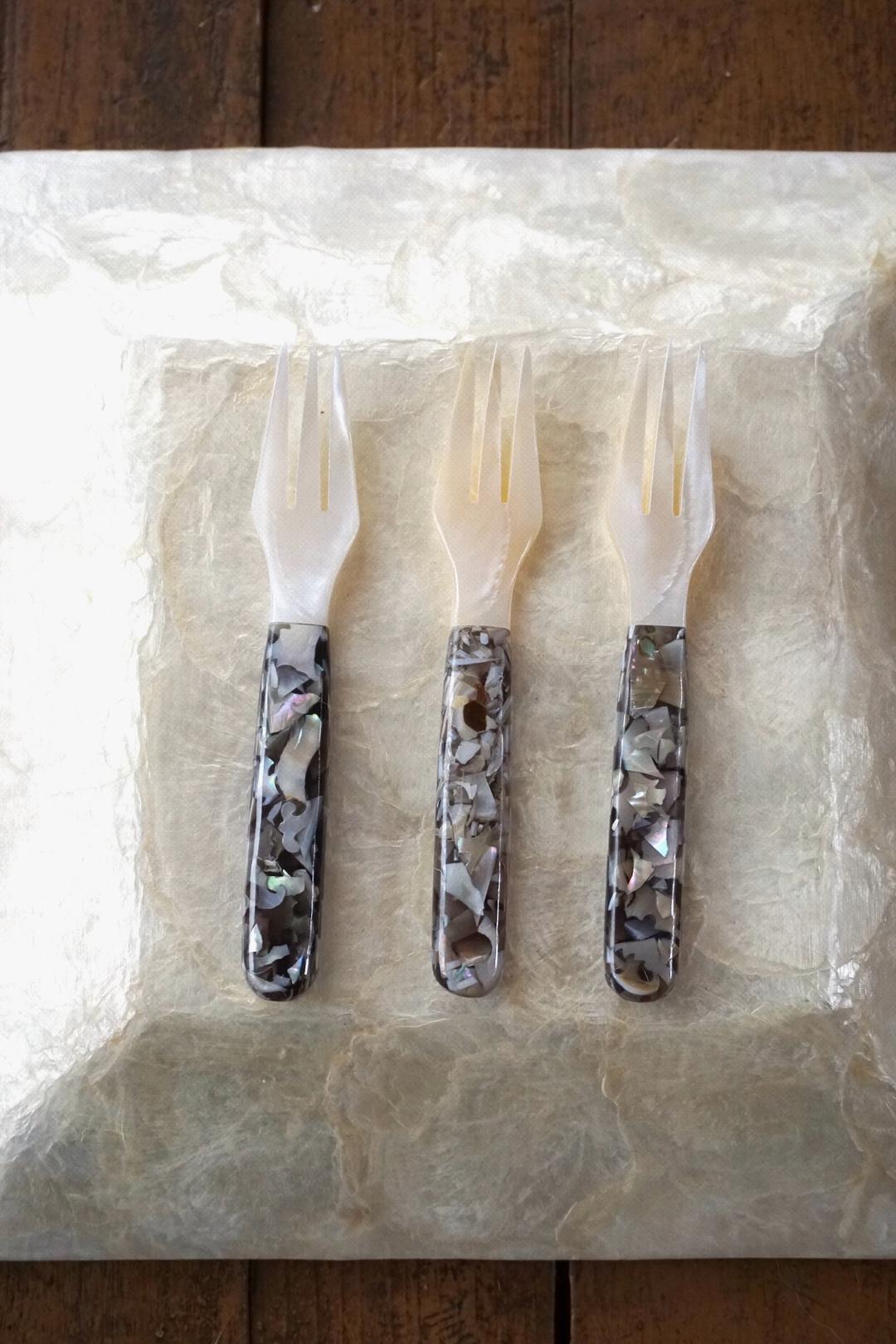 BLACK TERRAZZO SHELL FORK