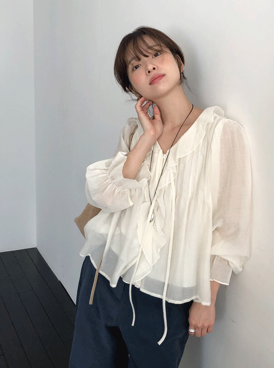 언더비 [주문폭주/하객룩] 젤르 프릴 블라우스 (2 color)