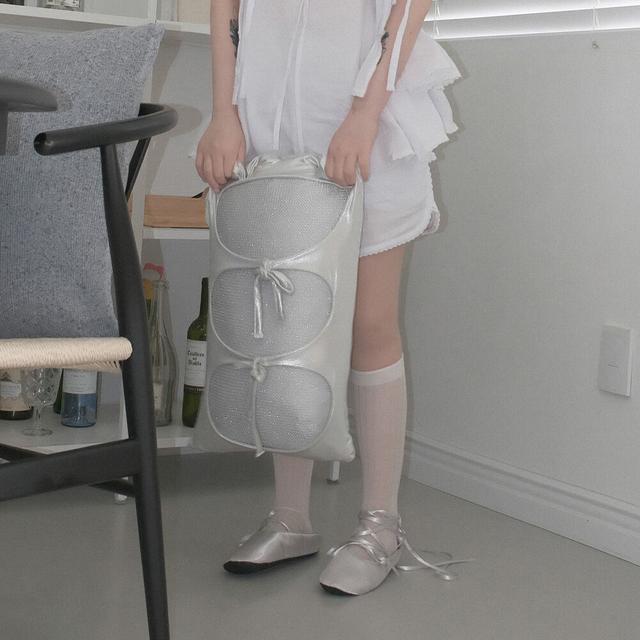 Silver Ribbon Cushion(솜포함)
