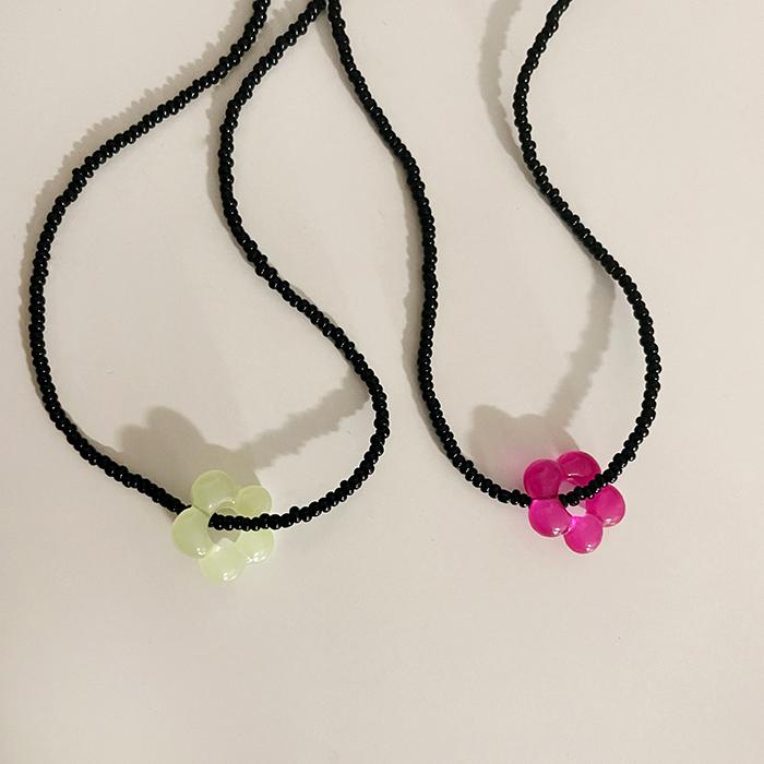 💛당일출고/무배💛키치 네온 꽃 플라워 블랙 비즈 목걸이 2컬러
