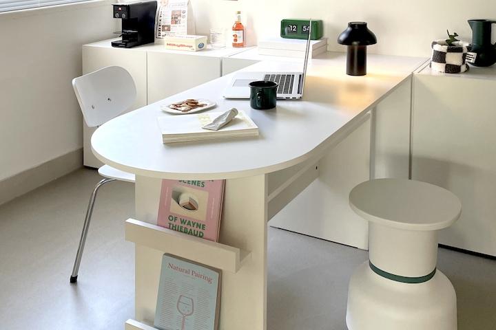 헤이 매거진랙 반타원 식탁 책상 카페 테이블 1200 2colors