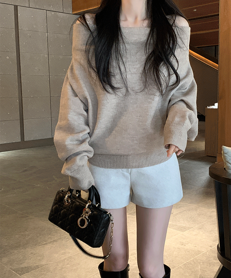 파스텔타임 봄🌸카피주의⭐️무드베이지 셔링 오프숄더 니트 (하객룩/데이트룩/데일리룩/소개팅룩/겨울/봄)  색상 : 무드베이지