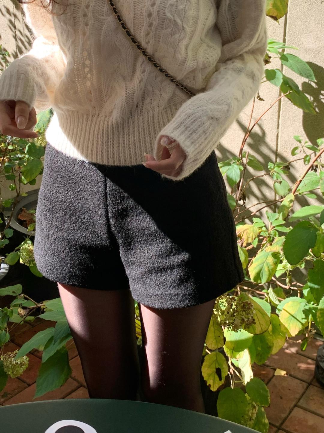 sleek boucle shorts_black