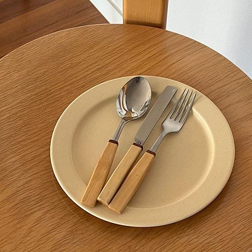 [Celso Ferreiro]  'buxus\' wood cutlery