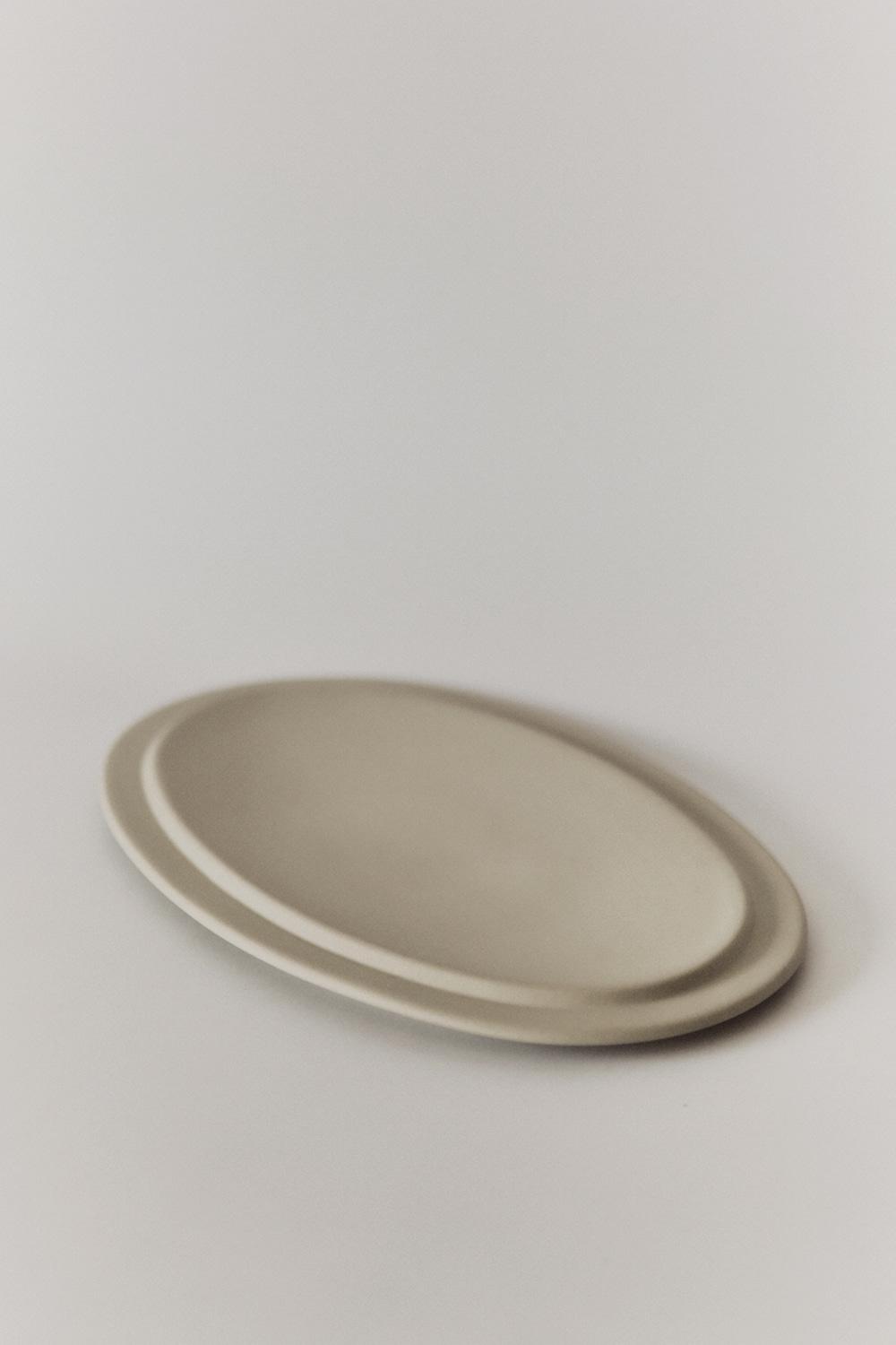 sum Plate L / ashy ivory