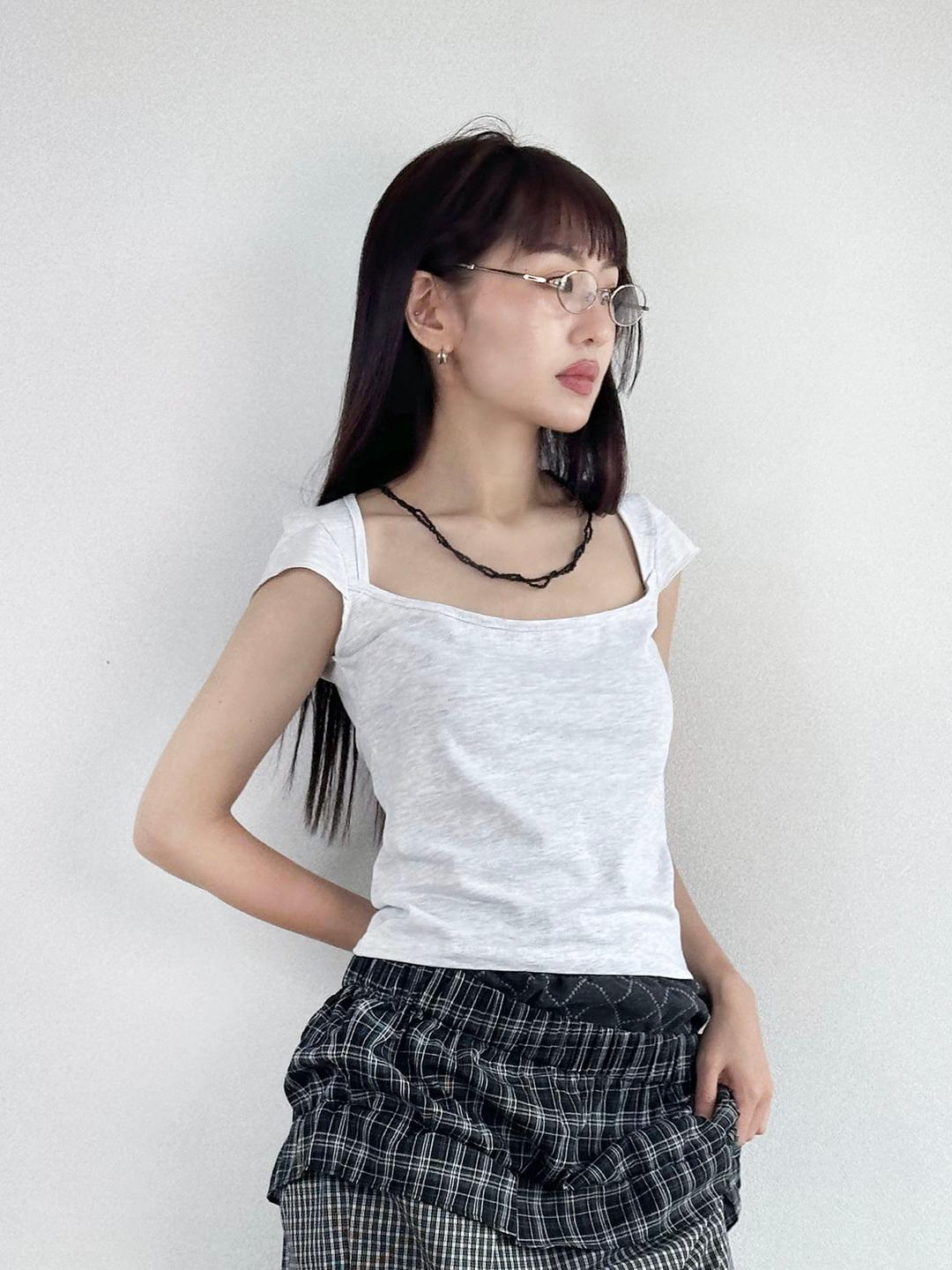 유리틀라스칼 리보네뜨 스퀘어넥 반팔티