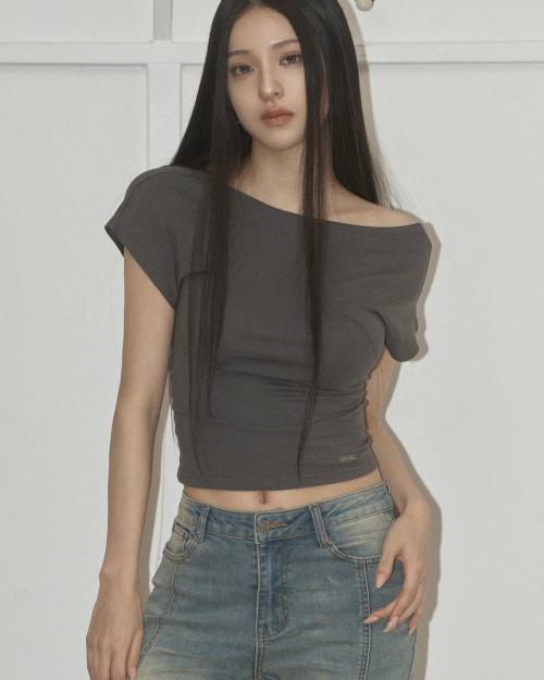 Back Strap T-shirt (charcoal)