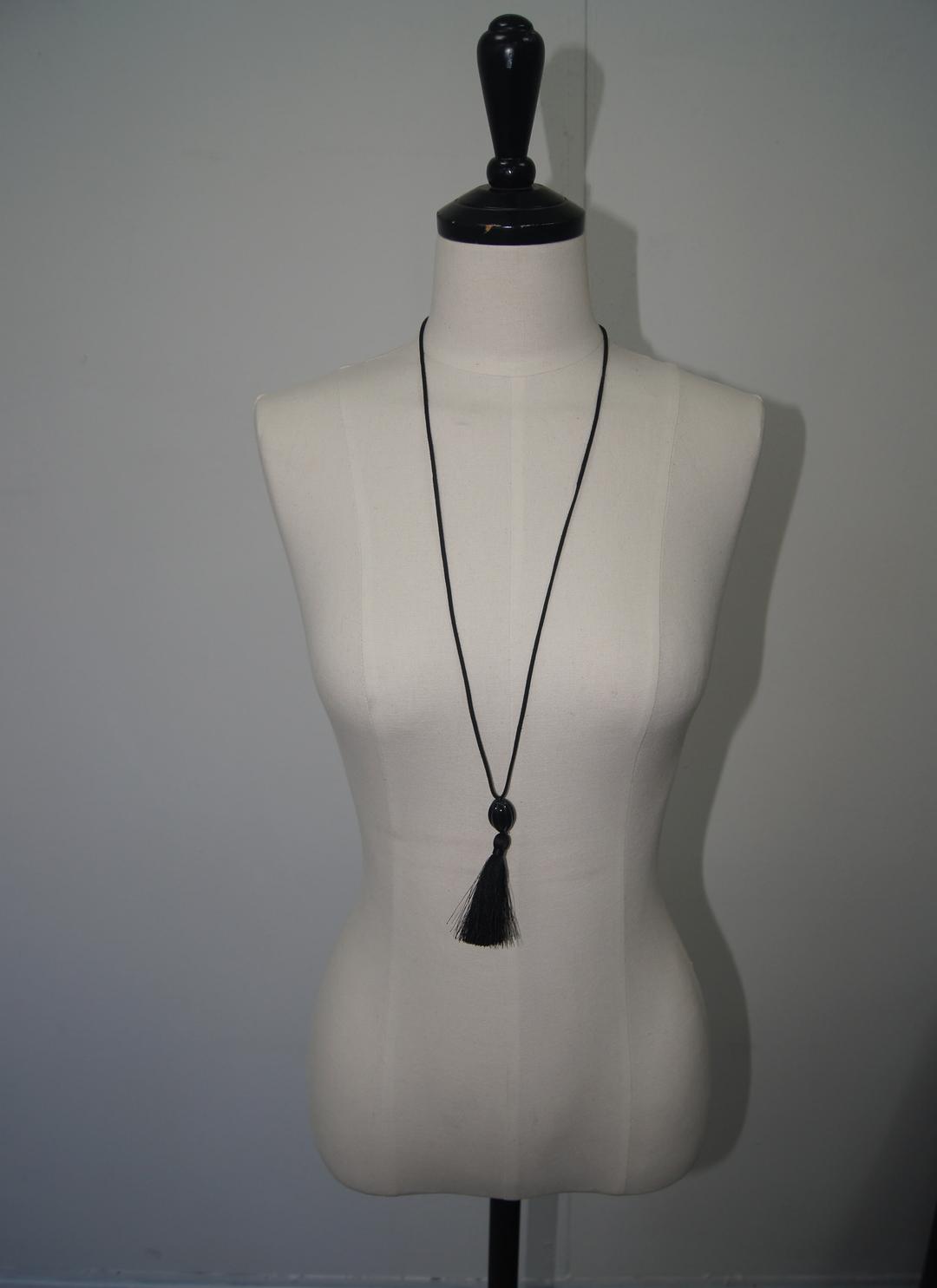 Black tessel necklace