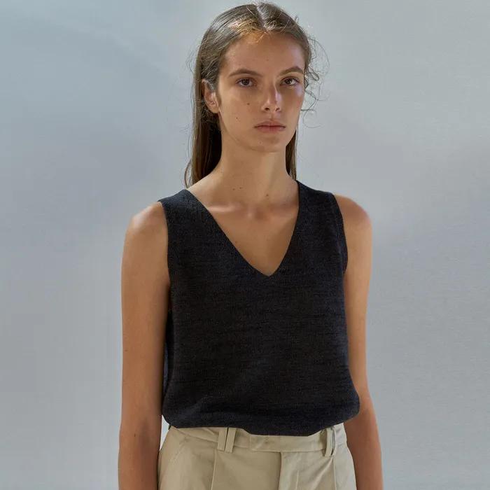 [예약주문 07/23 순차배송] Paper sleeveless top (Dark gray)