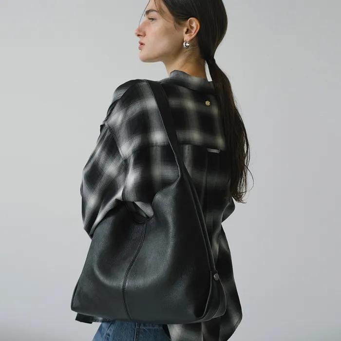 SIAC3076 Lambskin Flow Bag_Black