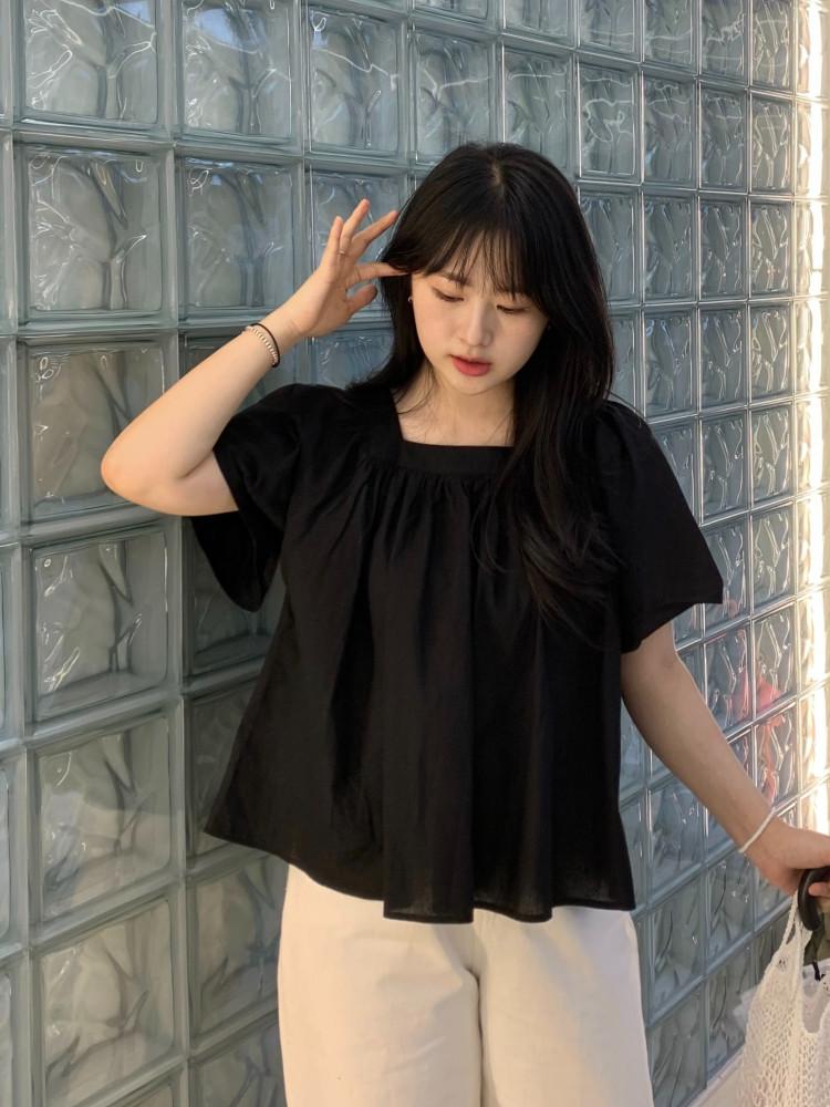 츄츄 셔링 스퀘어 플레어 린넨 블라우스(블랙)