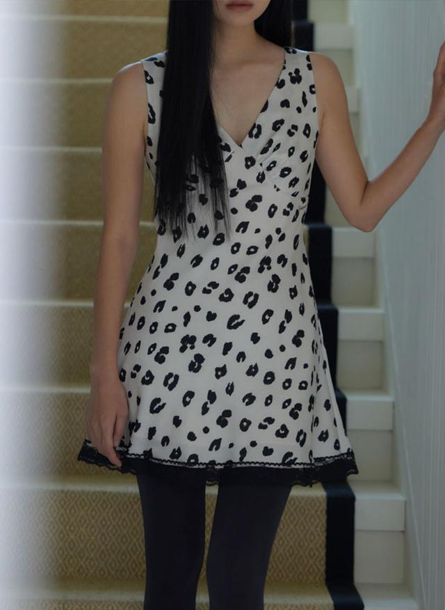 Room 302 Dress (White)