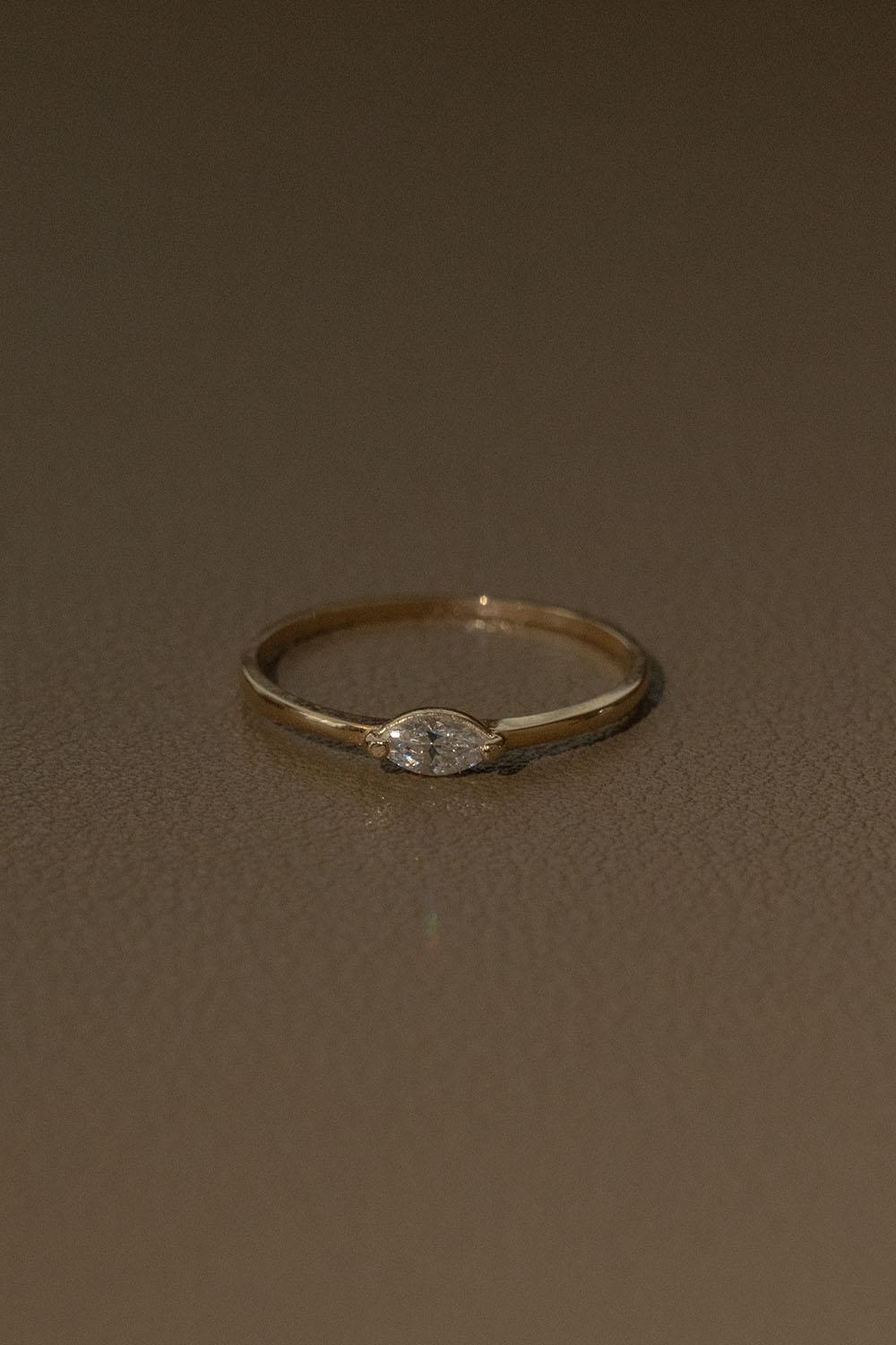 14k oval cubic slim ring