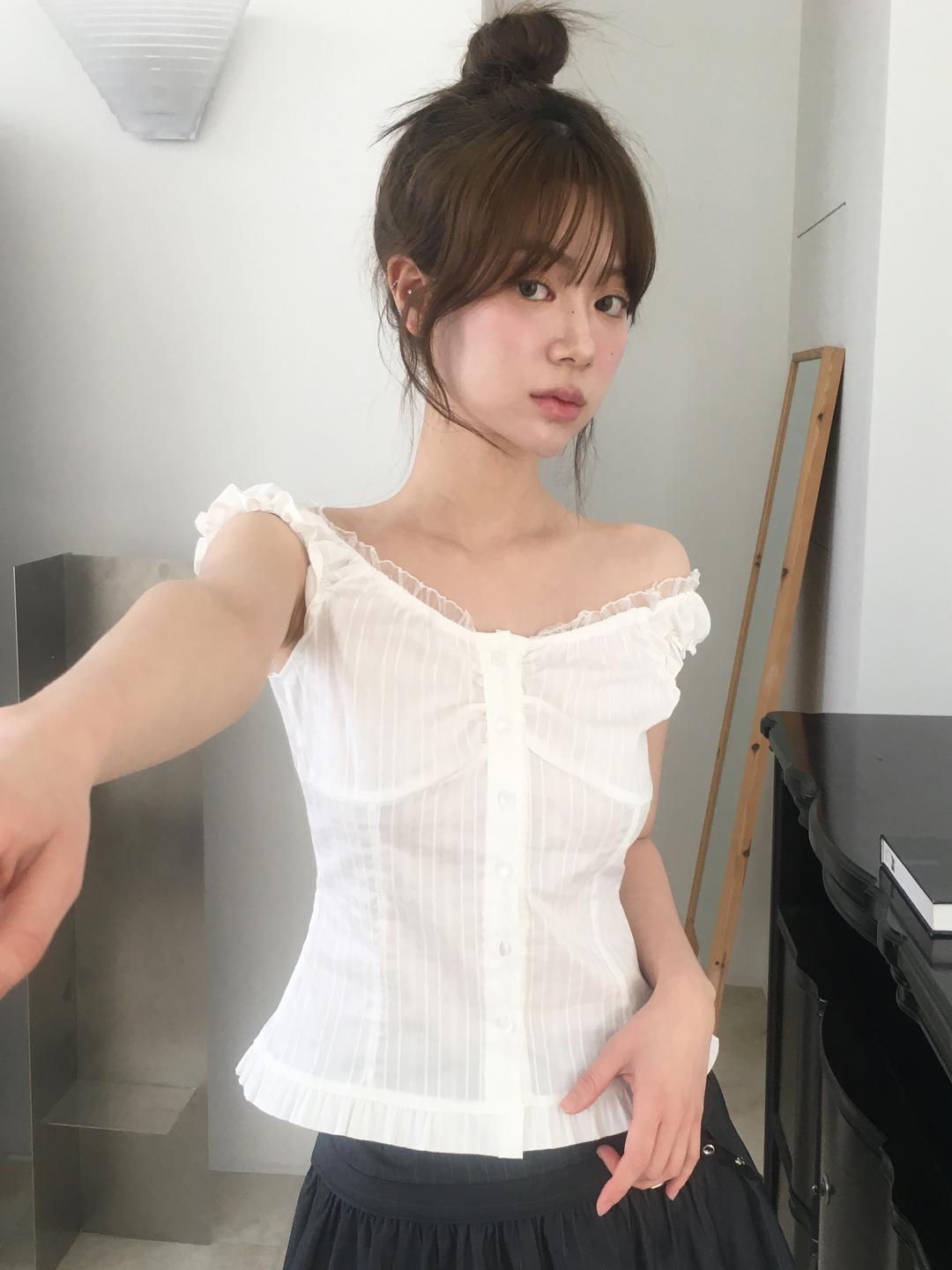 노비야카 Pretty lace sleeveless blouse (Ivory, black)