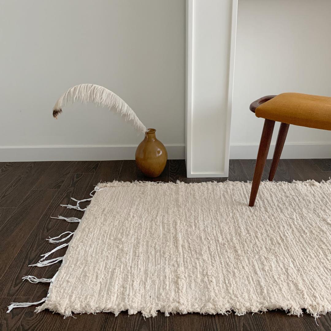 Handmade wooven cotton rug
