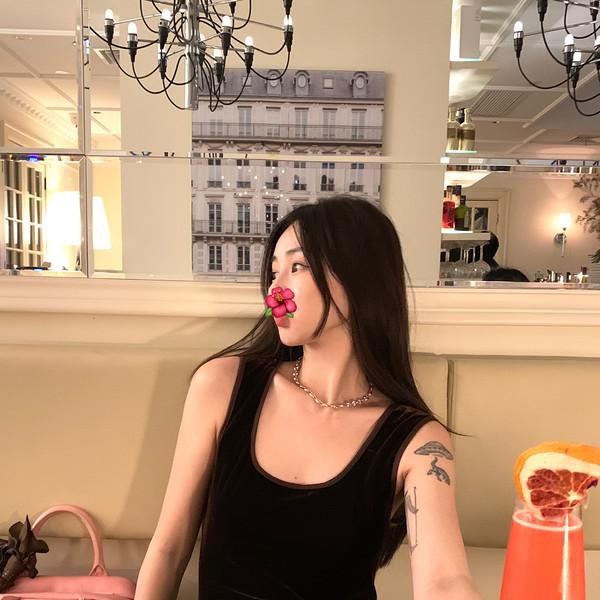 VC Flower Latte Velvet Dress