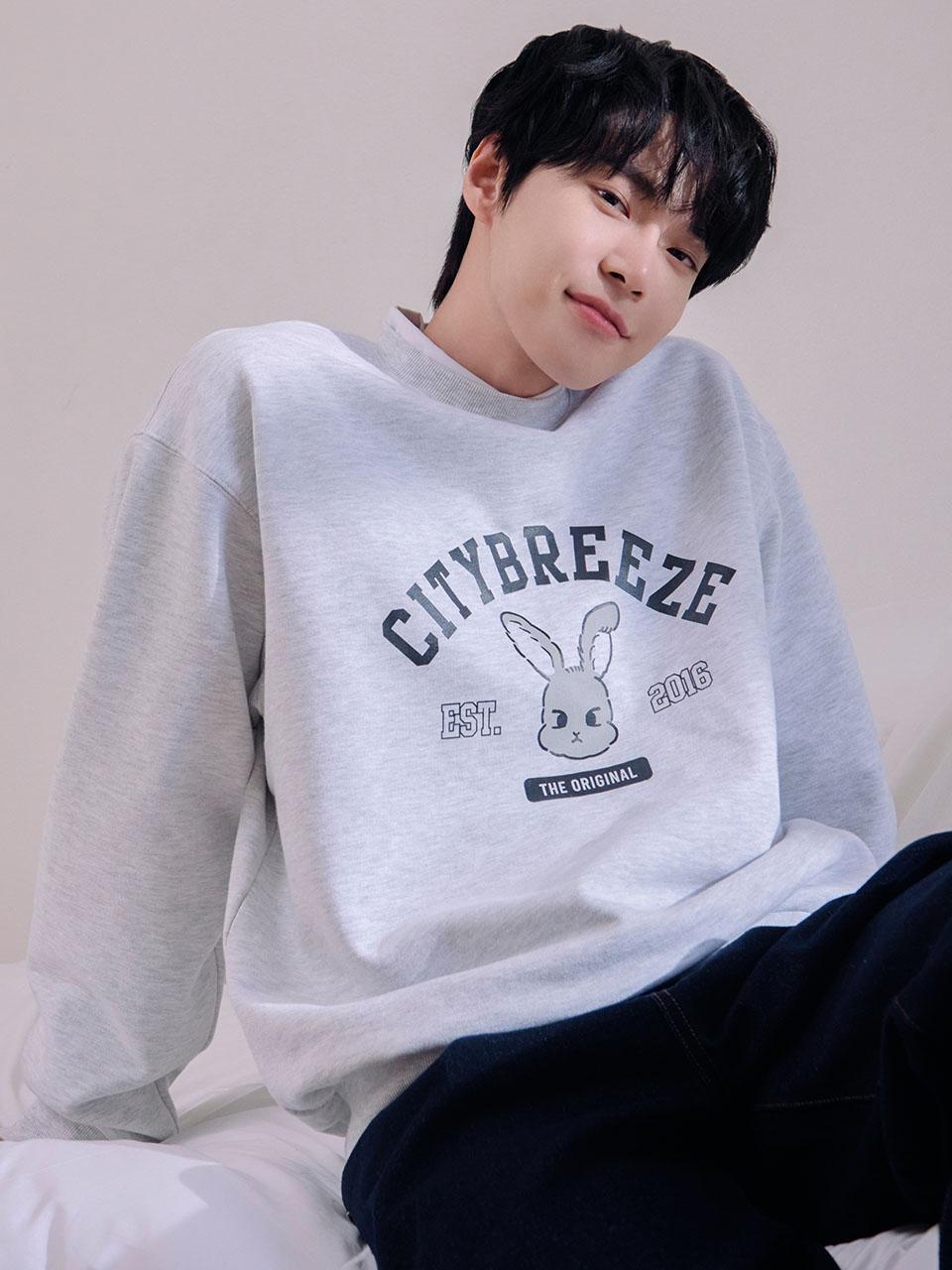 [시그니쳐특가] 시티 스내피 그래픽 스웨트 셔츠_MELANGE WHITE