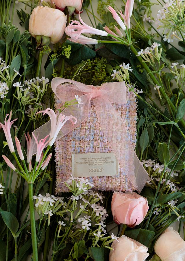 tweed sachet