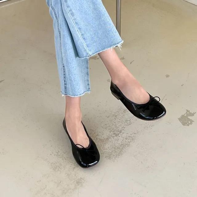 클린 에나멜 둥근코 리본 플랫슈즈