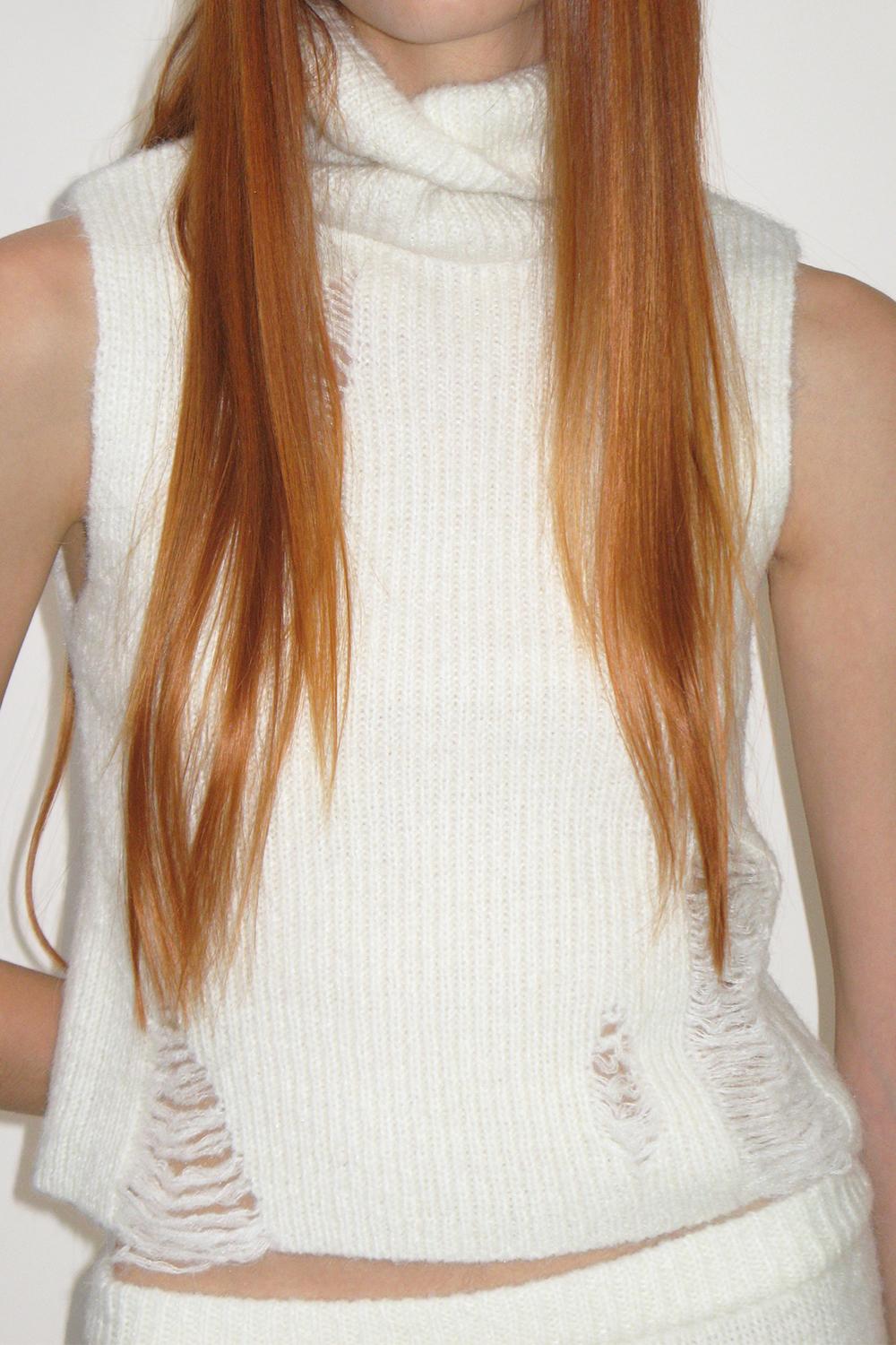[11/18 예약배송] Damaged Turtleneck Sleeveless Knit (WHITE)