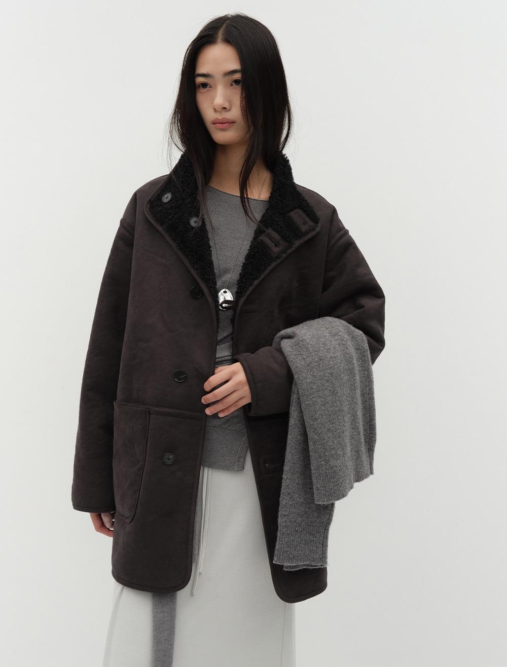 SHEARING REVERSIBLE MUSTANG [BLACK]