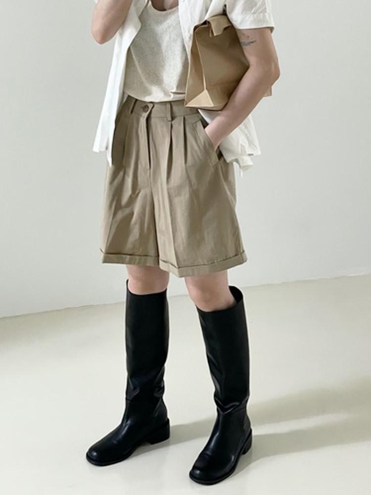 Rollup pintuck mini pants 롤업핀턱미니팬츠 핀턱반바지