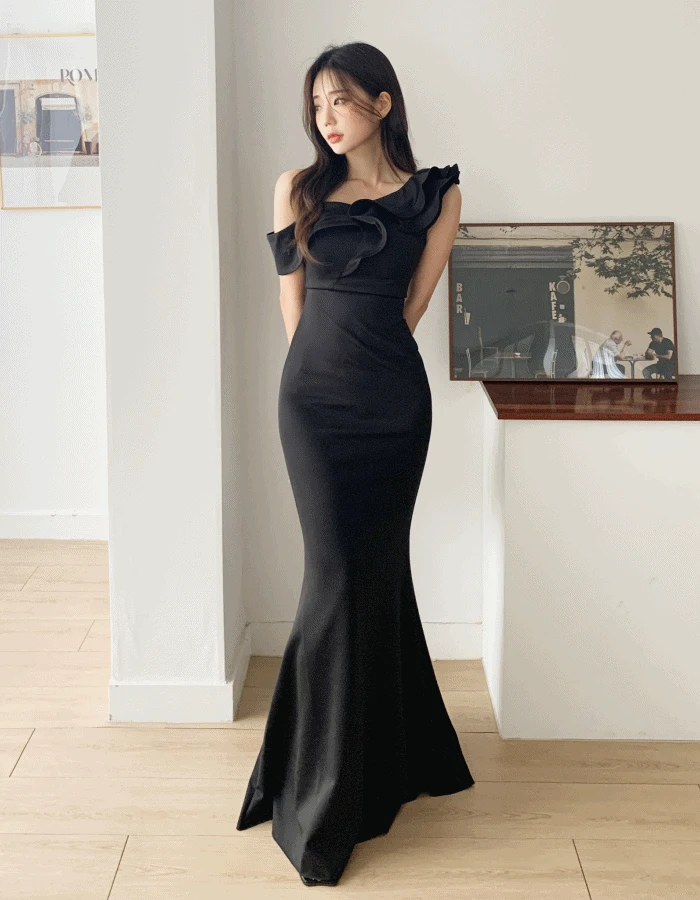 클라라 셀프웨딩 드레스 2color, 블랙 화이트 피로연 2부 돌잔치 브라이덜샤워 하프숄더 스냅 파티 연주회 머메이드 원피스