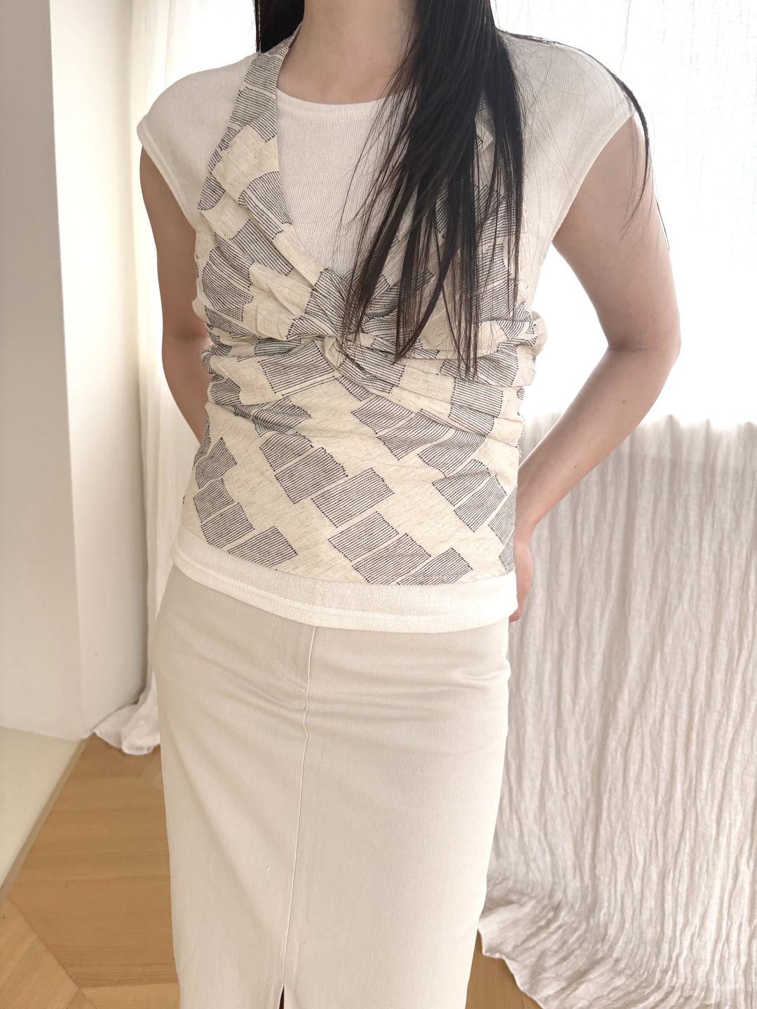 Organic ribbon-shape halter neck