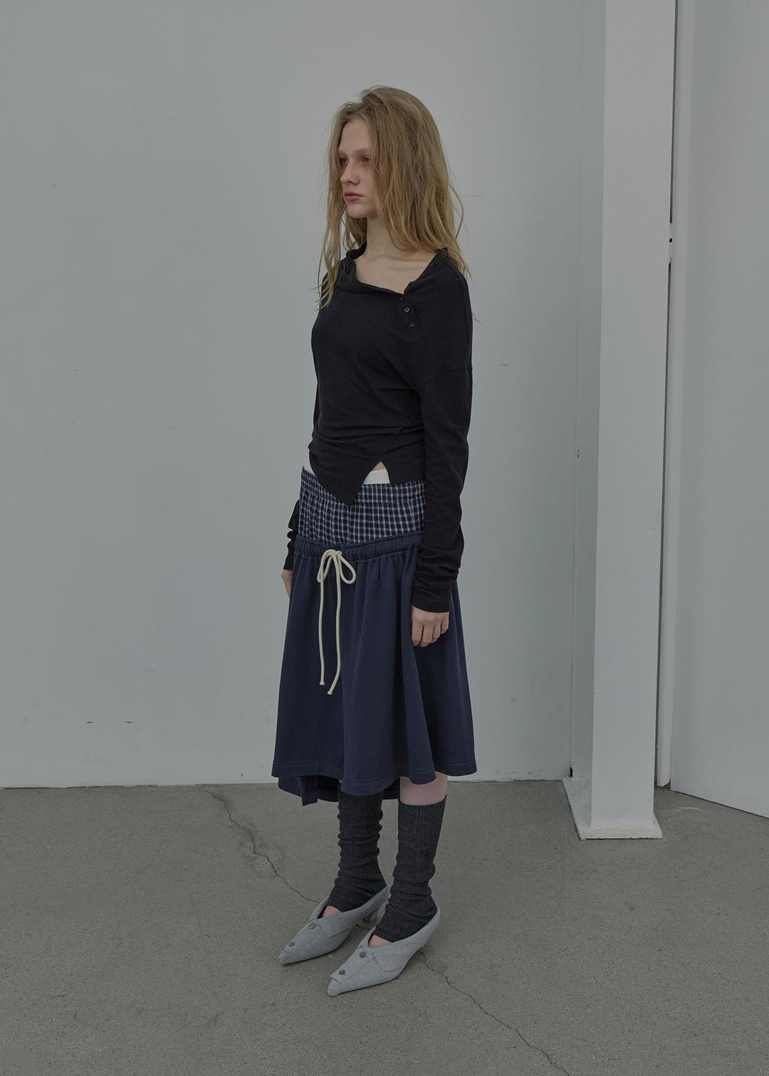 RUFFLED NECK LINE JERSEY TOP (BLACK)