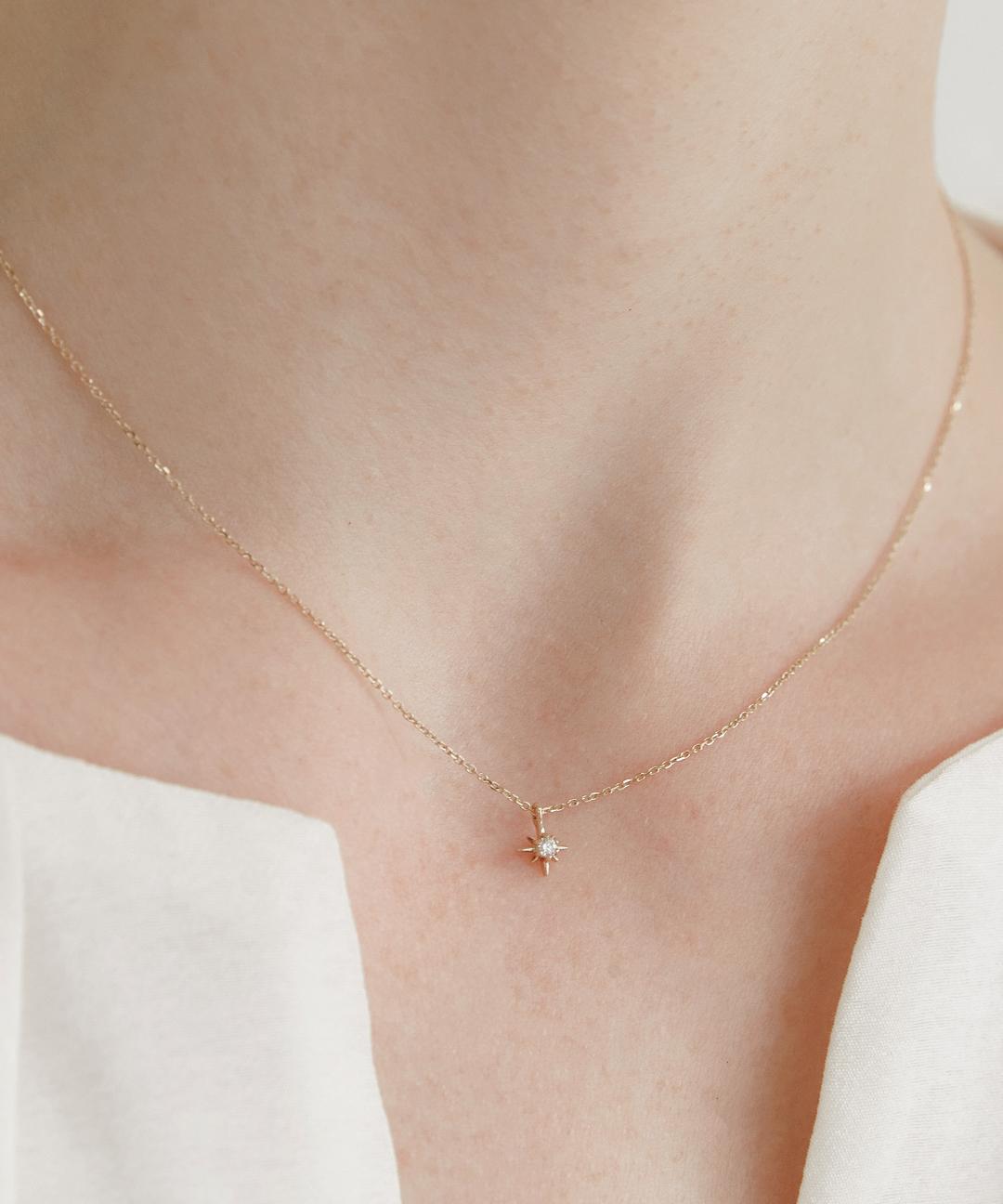 바이위켄드 [Màmre] 14k Star dia necklace